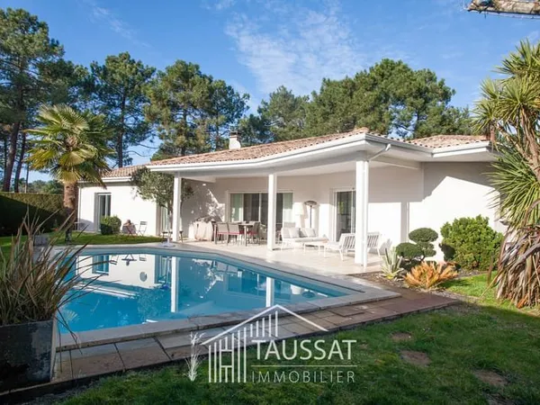 VILLA 4 CHAMBRES AVEC PISCINE - LANTON PROCHE GOLF