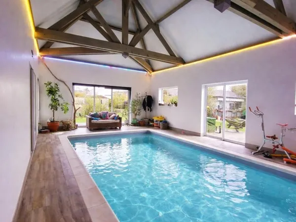 Maison BBC RT2012 - 200m², 5 chambres, piscine intérieure chauffée