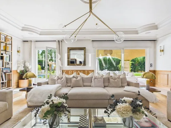Maison 9 pièces 306 m²