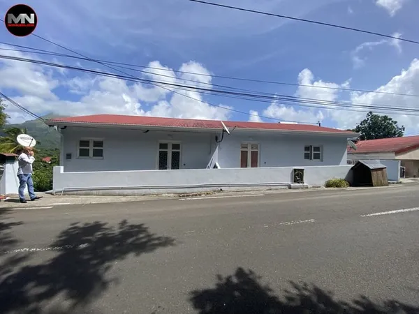 A VENDRE IMMEUBLE DE 4 F3 A FORT RENDEMENT LOCATIF - CENTRE