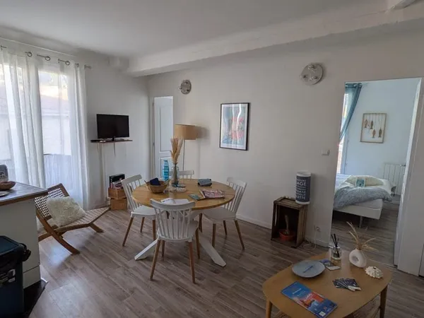 APPARTEMENT 3 PIECES CENTRE-VILLE, AVEC BALCON