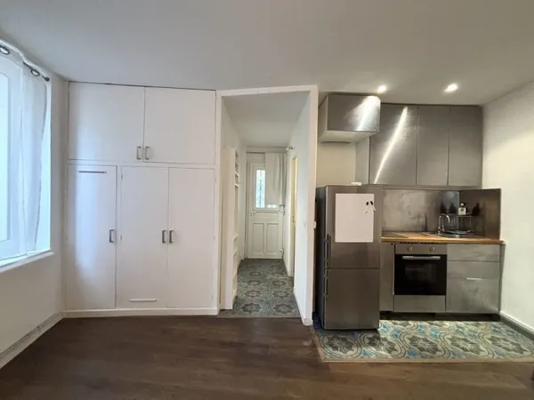 Studio meublé de 27m² en rez-de-chaussée sur cour ALESIA