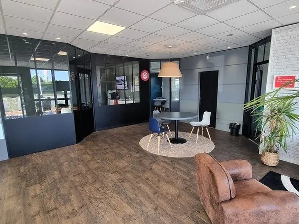Dpt Charente Maritime (17), à vendre SAINT PIERRE D'OLERON Local commercial - Plain pied terrain 680