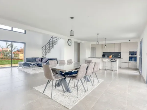 Maison récente 6 pièces 150m²