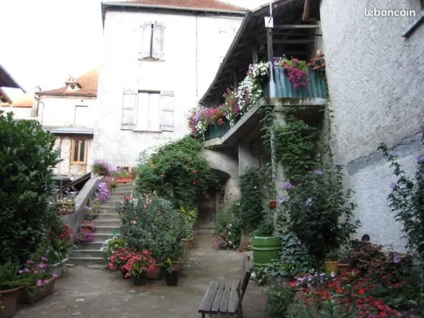 Maison ancienne à vendre avec bois non attenant