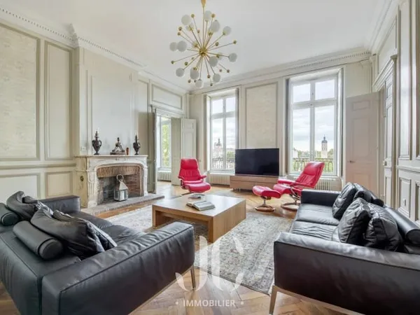 Appartement 7 pièces 327 m²