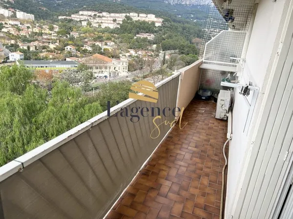 Appartement Toulon Ouest de type T4 avec une place de parking privative