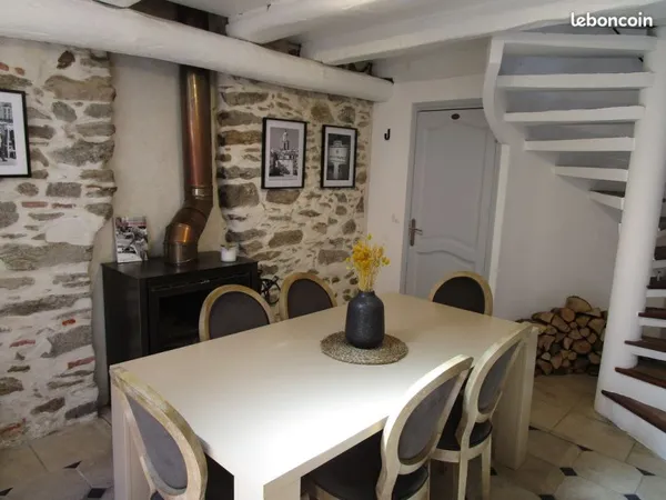 GOLFE DE SAINT-TROPEZ - COGOLIN - VIEUX VILLAGE - MAISON A VENDRE - 67 m2 - TERRASSE AVEC TRES BELLE