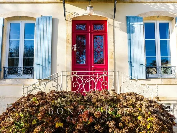Propriété d'exception : Élégante maison de maître avec dépendances