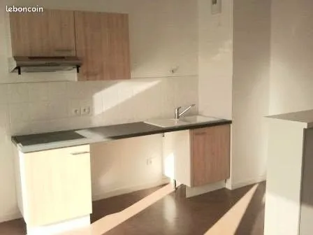Appartement 63m2 RDC 3 pièces 200m métro