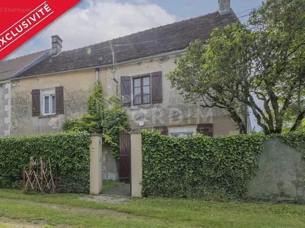 Maison au calme avec terrain agréable, en excellent état