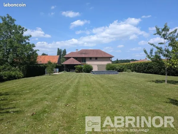 Maison 6 pièces 218 m²