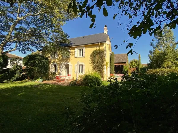 Entre Pau et Tarbes : Maison de caractère de 1920 entièrement rénové avec sa grange