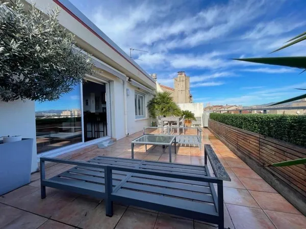 APPARTEMENT 3 PIECES AVEC TERRASSE 40 M² - ROSTAND 13006 MARSEILLE