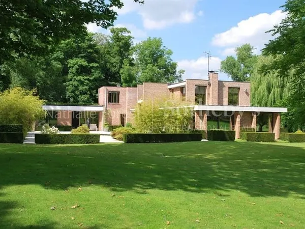Maison 10 pièces 392 m²