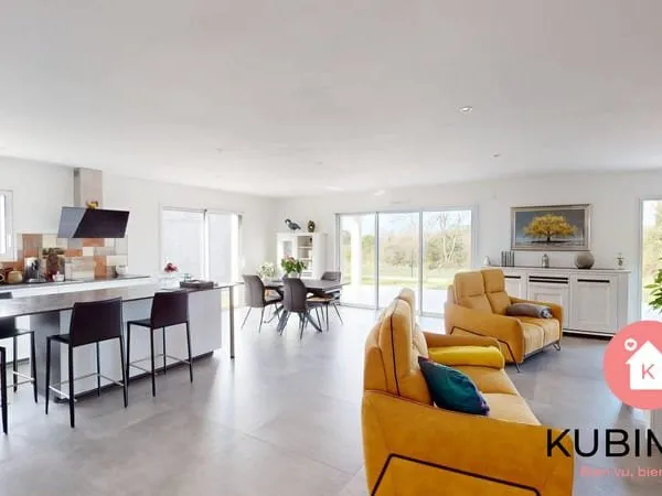 Villa moderne de 120m2, 3 chambres, proche commerces et océan.