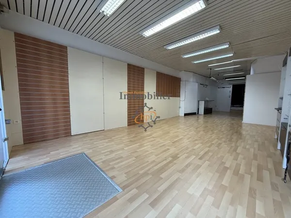 A louer Saint Affrique, Victor Hugo, local commercial 77 m2