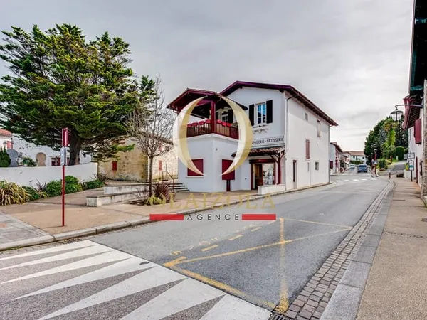 RARE: proche BIARRITZ - MURS d'une maison, avec commerce et appartement