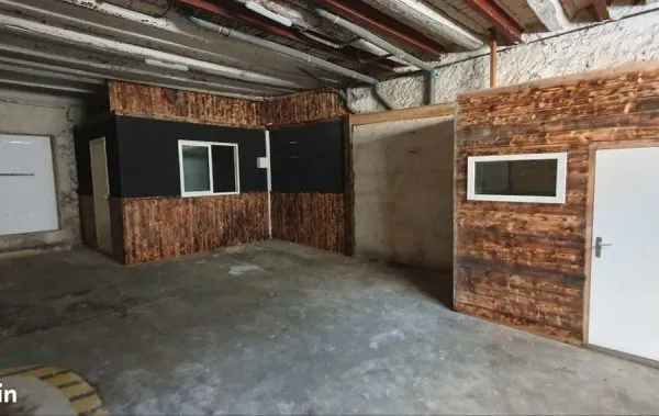 Local 91 m² centre ville Hyères