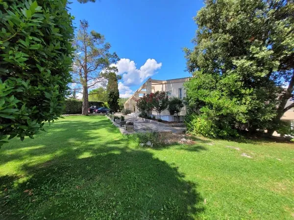 Villa 7 pièces 207 m²