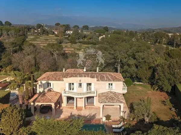 Biot - Élégante propriété au sein d'un domaine privé sécurisé