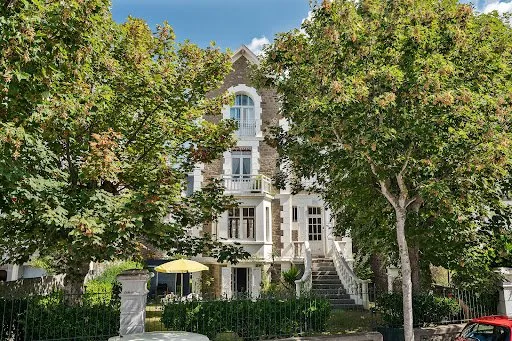 Maison 9 pièces 239 m²