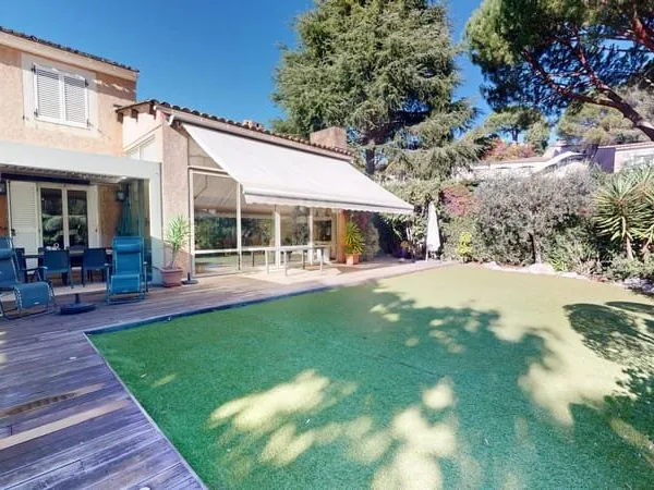 Villeneuve-Loubet - Propriété de caractère en vente à terme - Vaugrenier Présidence