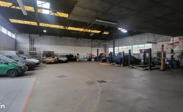 Local commercial 1170 m² VERSAILLES