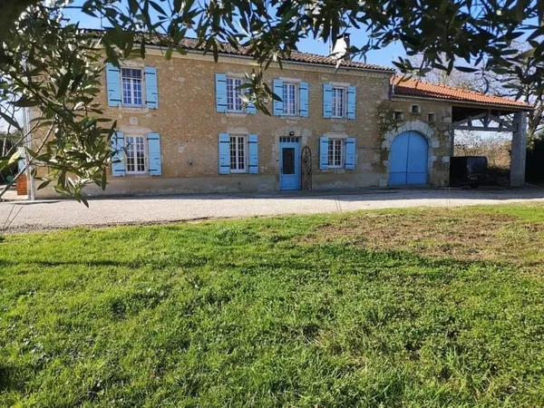 Maison a vendre en exlusivité ! Propriété de 5 chambres avec dépendances, piscine chauffée et jardin