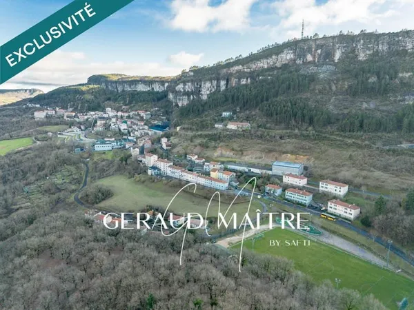 Villa avec jardin , vue dégagée