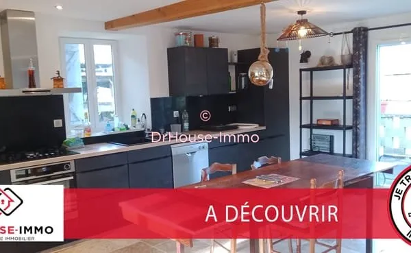 Charmante Maison de 3 Pièces à Bilhac avec Grand Terrain, Balcon, Terrasse et Garage