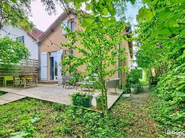 Maison familiale avec jardin arboré et atelier