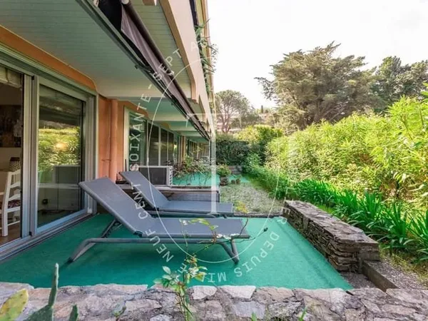 Appartement jardin, coeur de Saint-Tropez