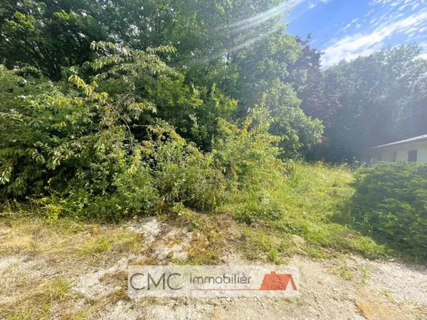 Terrain constructible 690 m²