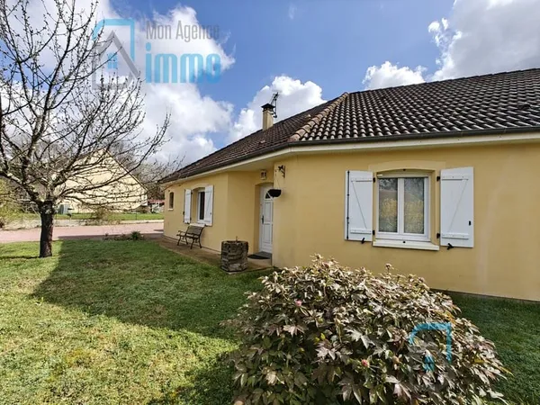 Proche Mehun-Sur-Yèvre - Pavillon contemporain de plain-pied, 3 chambres, 1 bureau, jardin