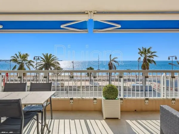 FRÉJUS : Appartement 3 pièces avec vue mer panoramique