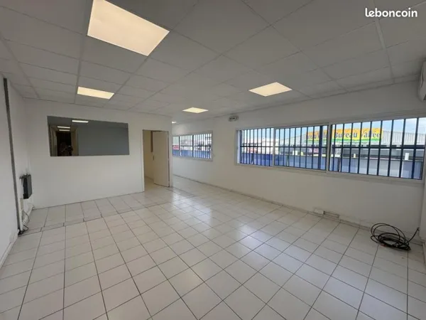 Bureau 105 m²