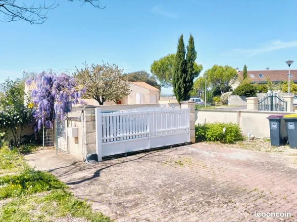 Belle Maison avec jardin, meublée, centre ville