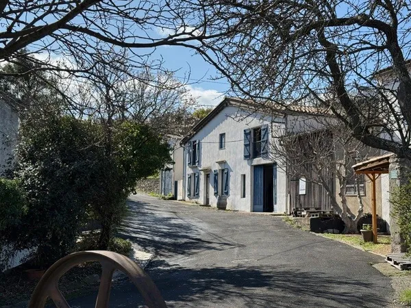 Domaine viticole bio clé en main - Maison de caractère & chai (Corbières)
