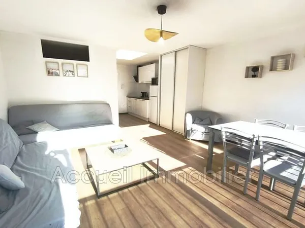 P2 au 1er étage d''environ 34 m², en excellent état, vendu meu