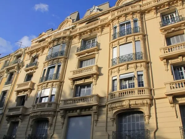 NICE APPARTEMENT BOURGEOIS AVEC VUE SUR PARC 224 m2 GARAGE CALME -- BOURGEAOIS