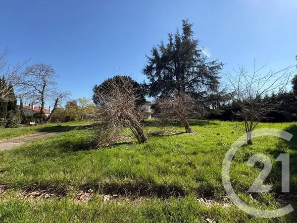 Terrain 598 m²