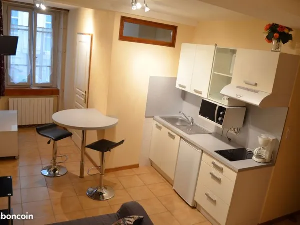 Location studio meublé 29m²