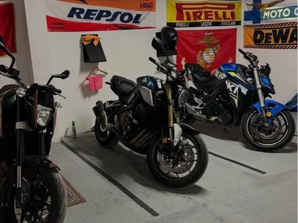 Place de parking, garage moto - vidéo surveillance