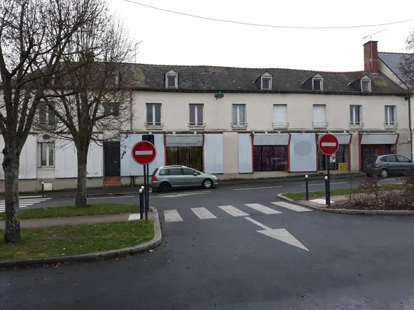 35 La Guerche de B. immeuble mixte 980 m2 à vendre