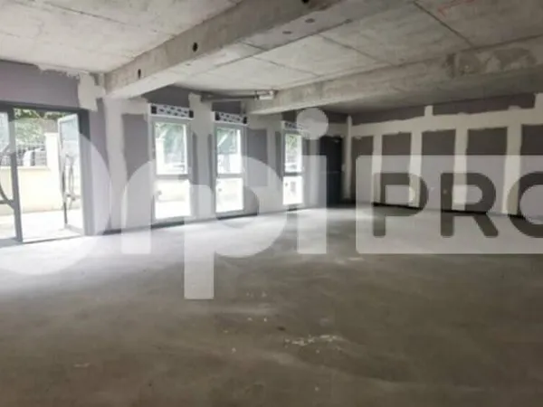 Local commercial 82 m²