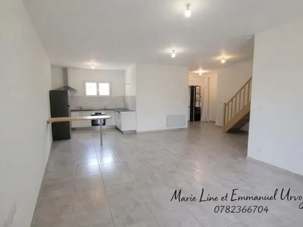 Graveson13690 - Appart 70 m² au sol - pièce de vie + de 45 m² - 1 chambre - 1 coin nuit en sous-pent