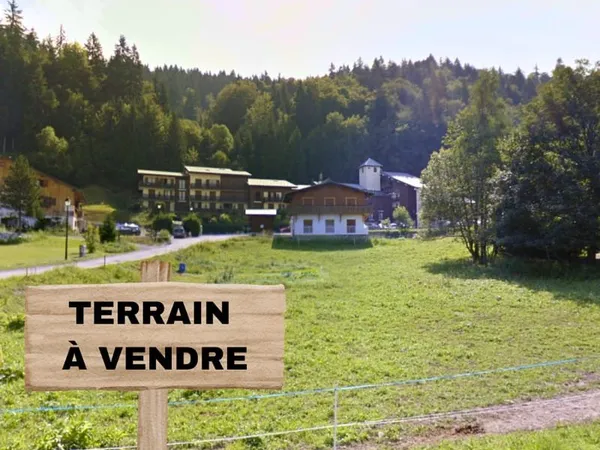 Belle parcelle de terrain au Lays à l'entrée de la station d