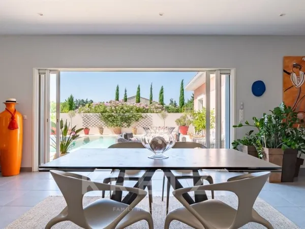 Maison de plein-pied de 220m2 avec piscine - Luberon