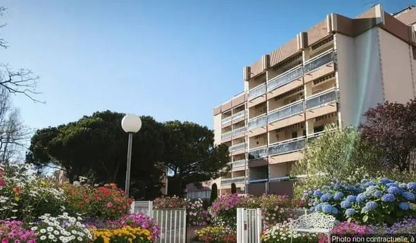 Frejus plage studio coin nuit / parking